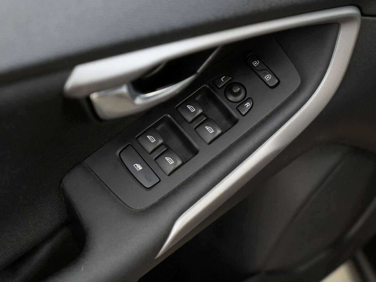 Купить Volvo V40 Cross Country с пробегом. Фото: #12