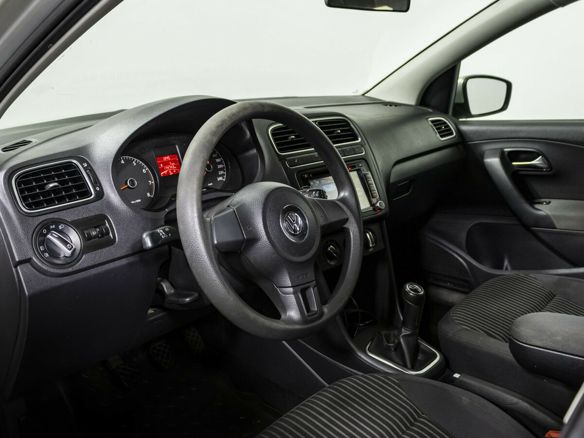 Купить Volkswagen Polo с пробегом. Фото: #8