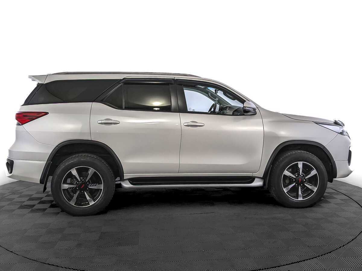 Купить Toyota Fortuner с пробегом. Фото: #3