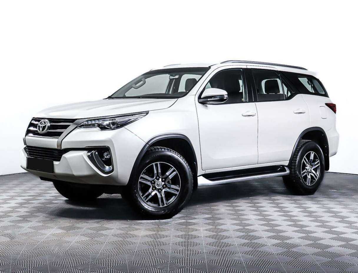 Купить Toyota Fortuner с пробегом. Фото: #0