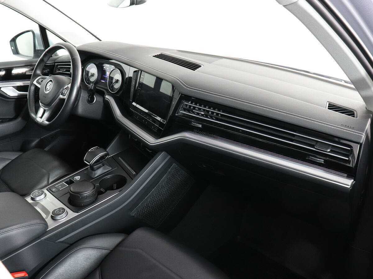 Купить Volkswagen Touareg с пробегом. Фото: #9