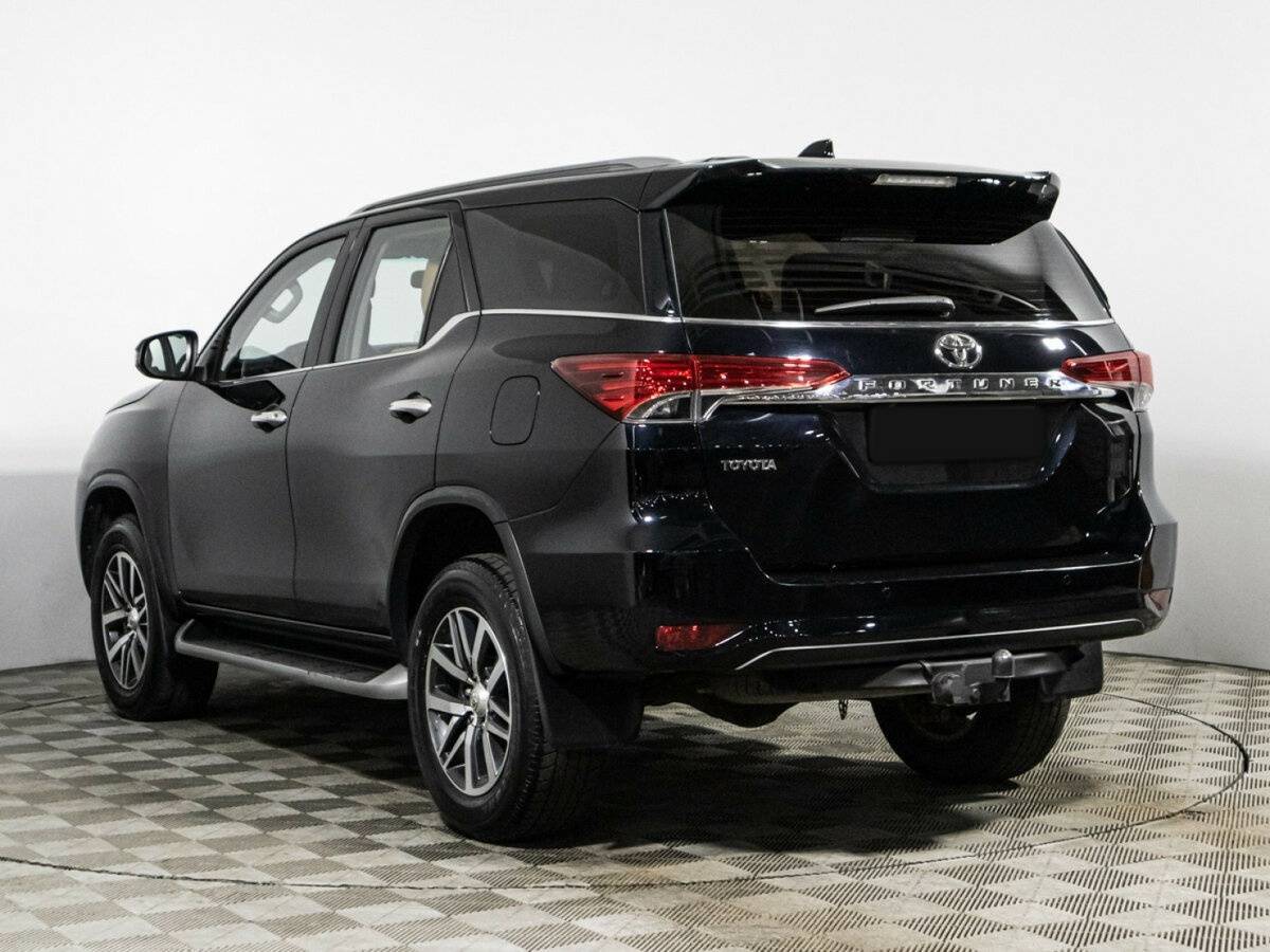 Купить Toyota Fortuner с пробегом. Фото: #5