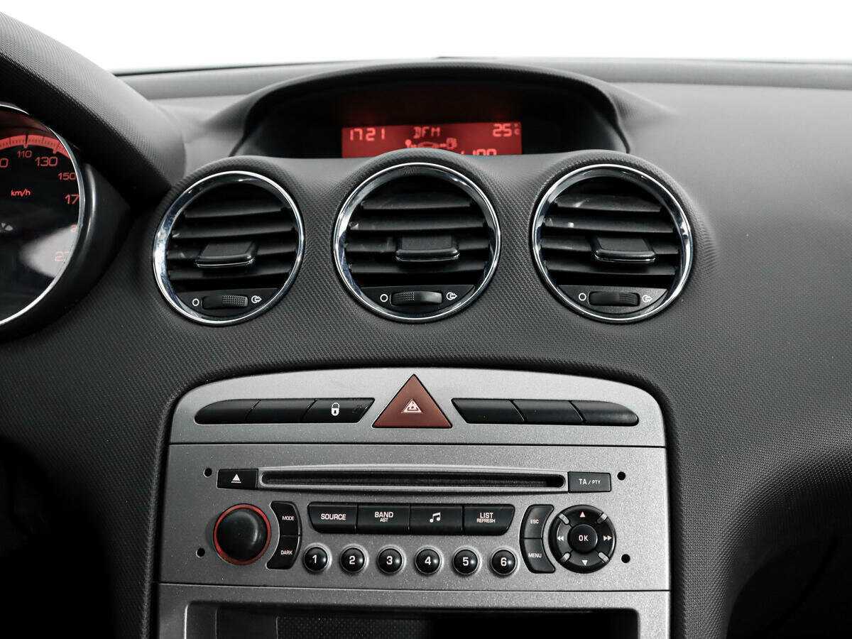 Купить Peugeot 308 с пробегом. Фото: #11