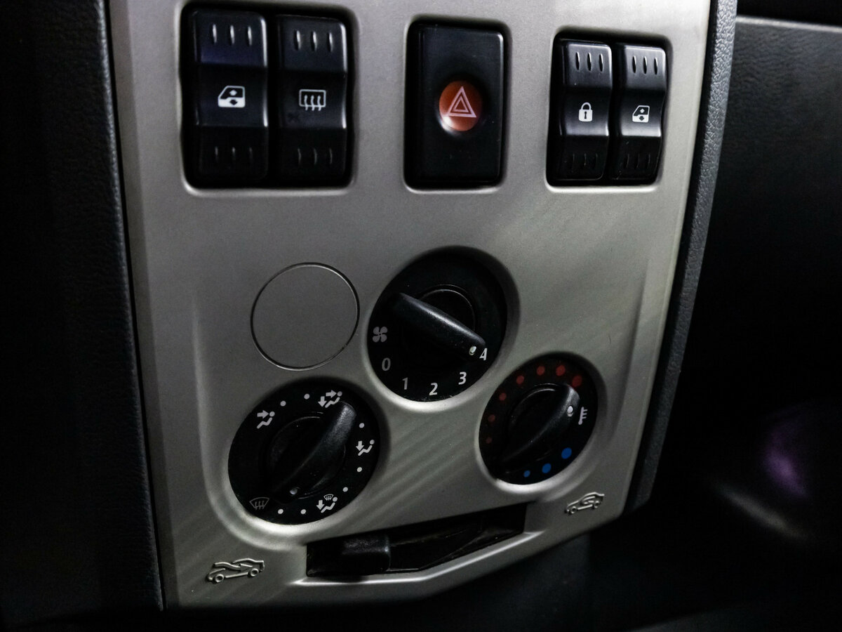 Купить Renault Logan с пробегом. Фото: #9