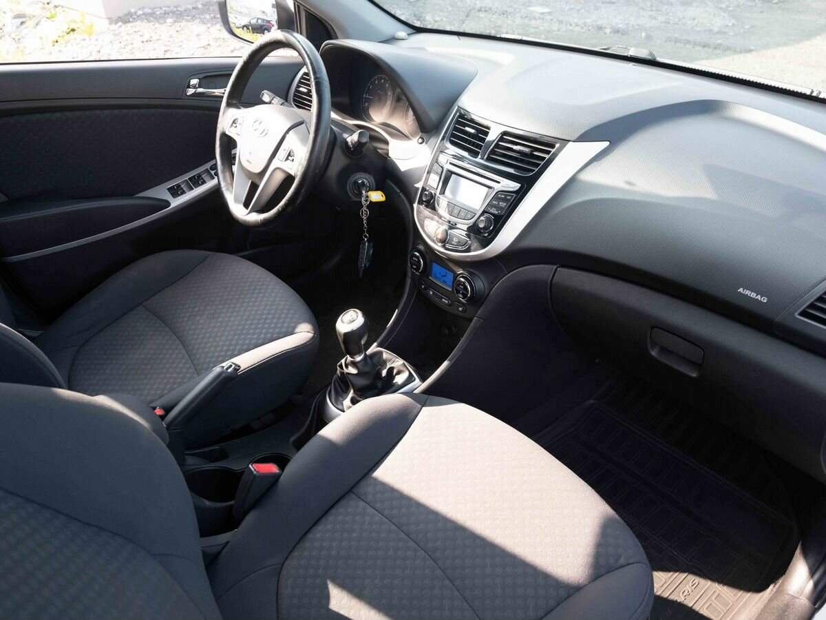 Купить Hyundai Solaris с пробегом. Фото: #11