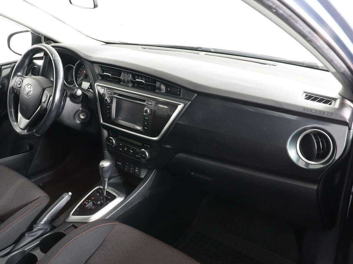Купить Toyota Auris с пробегом. Фото: #9