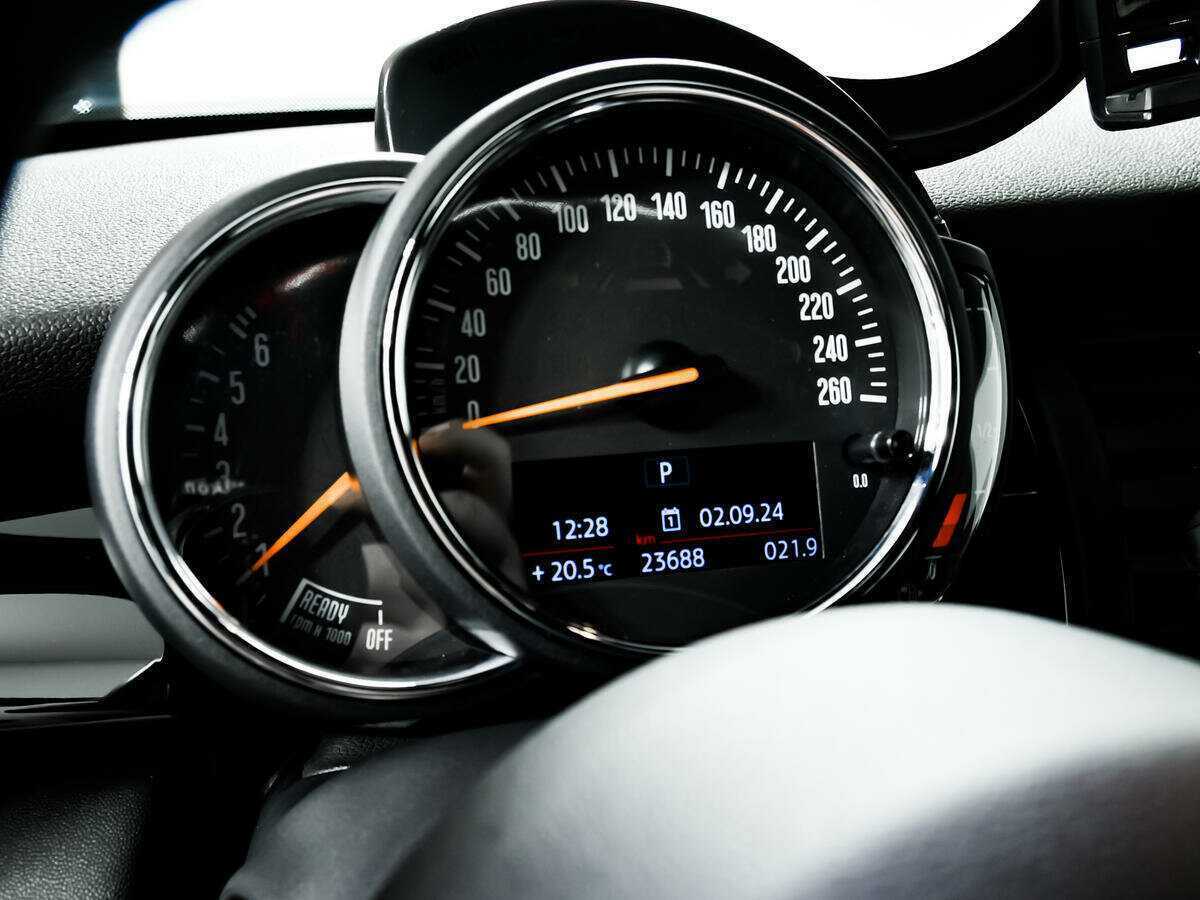 Купить Mini Hatch с пробегом. Фото: #9