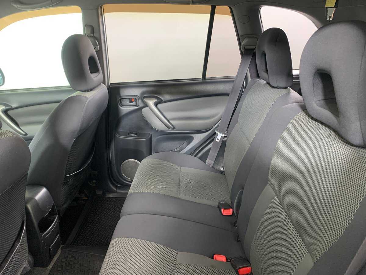 Купить Toyota RAV4 с пробегом. Фото: #18