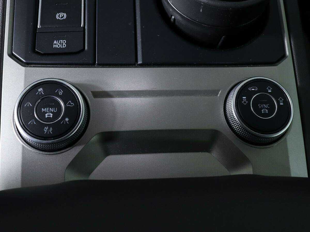 Купить Volkswagen Touareg с пробегом. Фото: #25