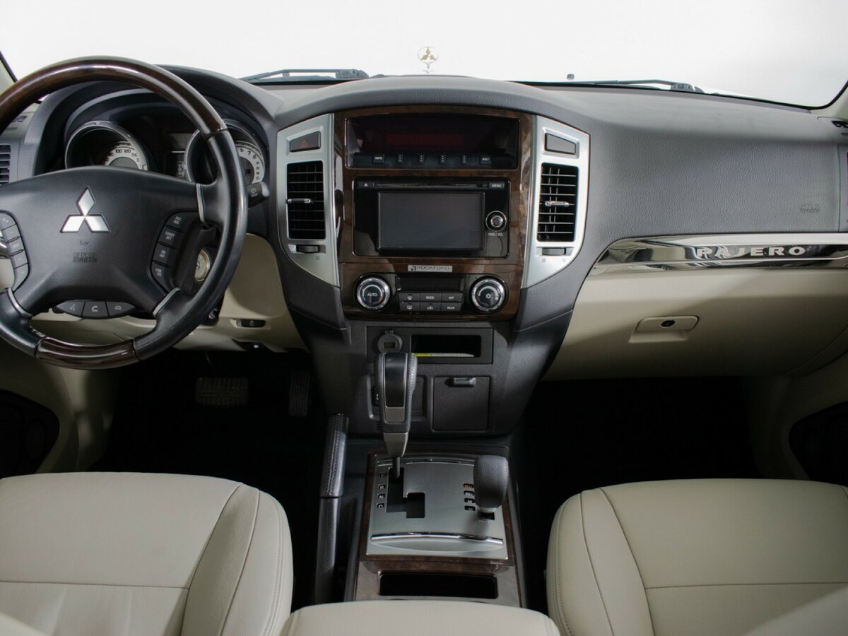 Купить Mitsubishi Pajero с пробегом. Фото: #10