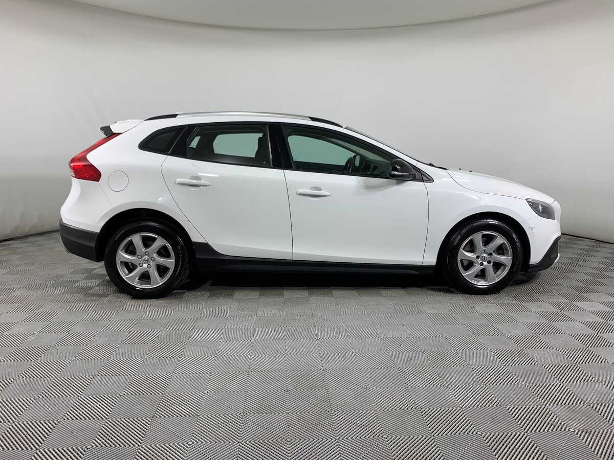 Купить Volvo V40 Cross Country с пробегом. Фото: #3