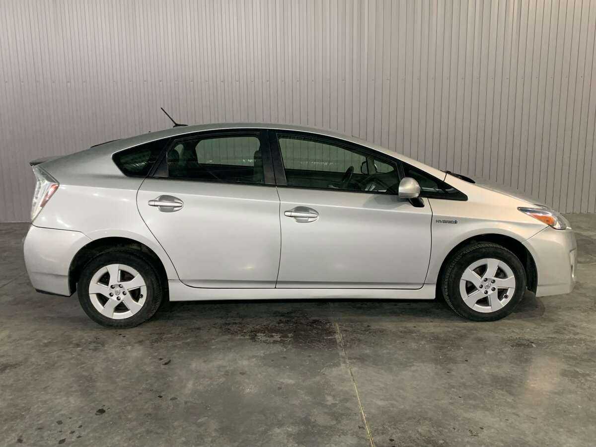 Купить Toyota Prius с пробегом. Фото: #3