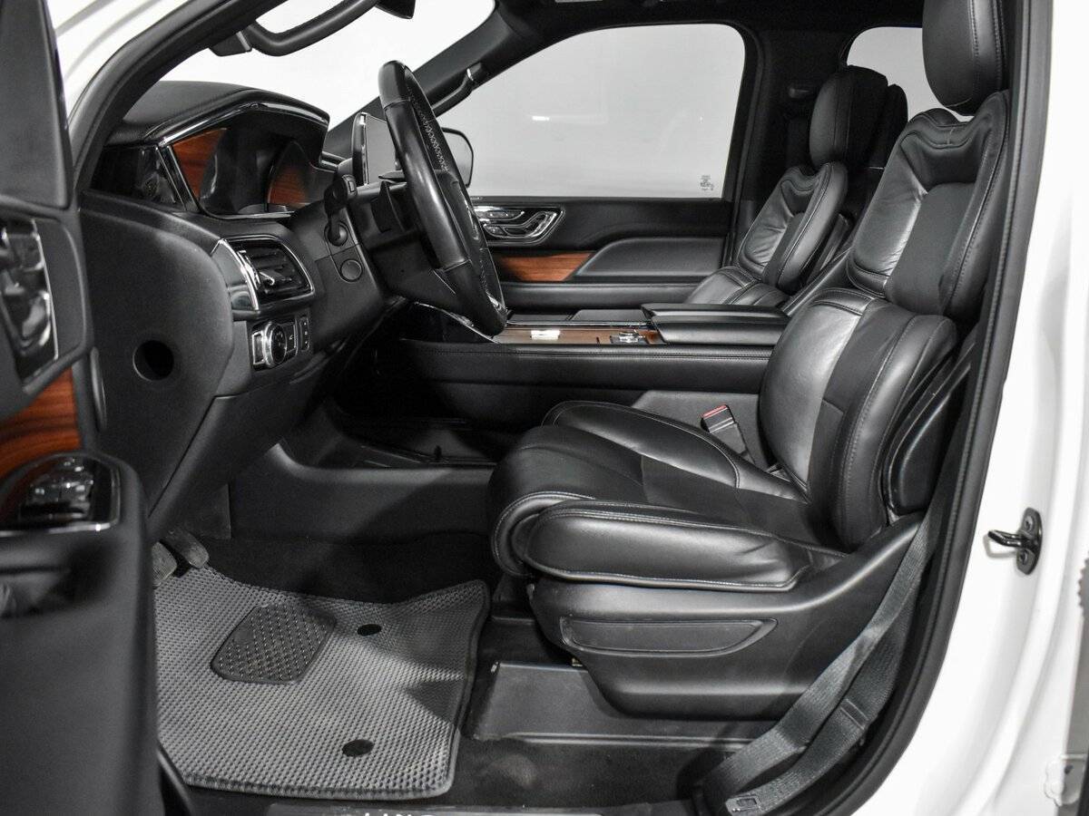 Купить Lincoln Navigator с пробегом. Фото: #9