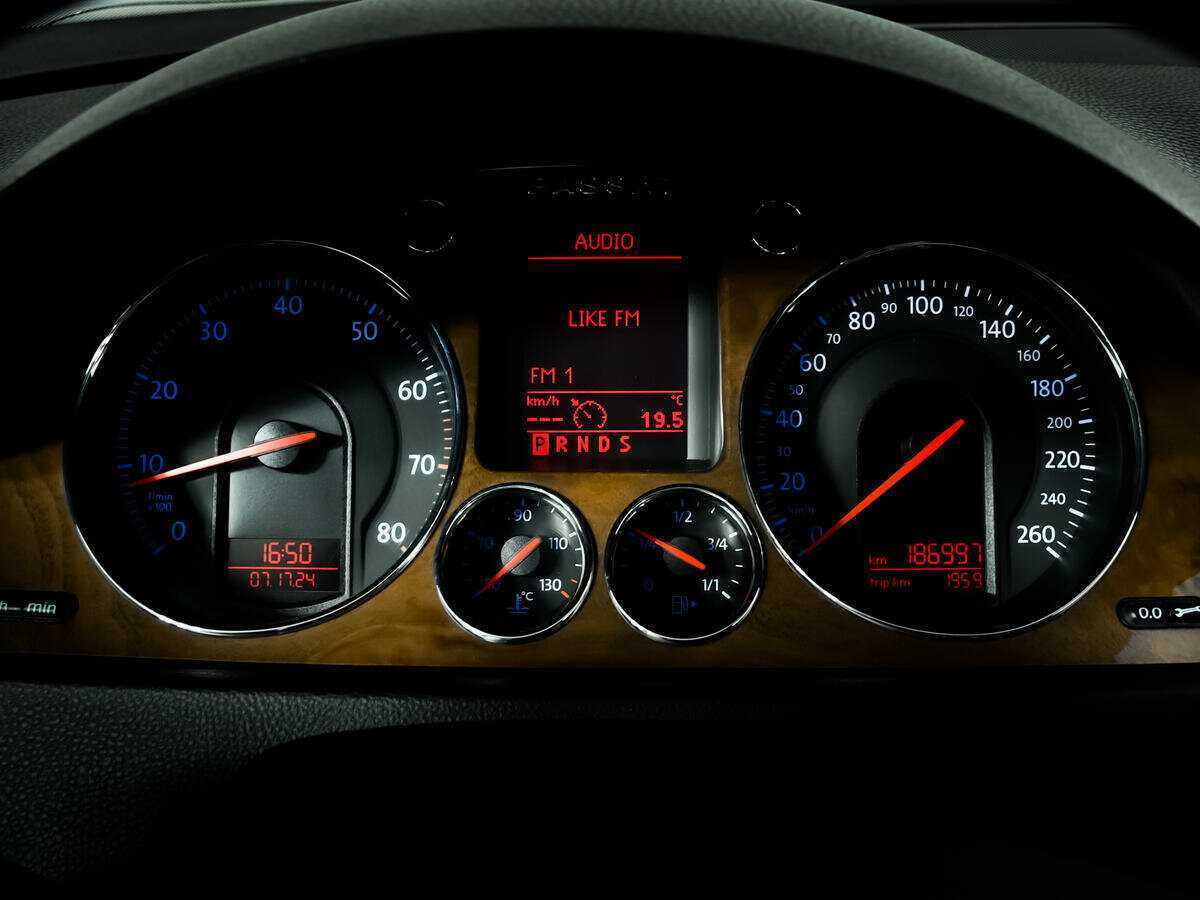 Купить Volkswagen Passat с пробегом. Фото: #9