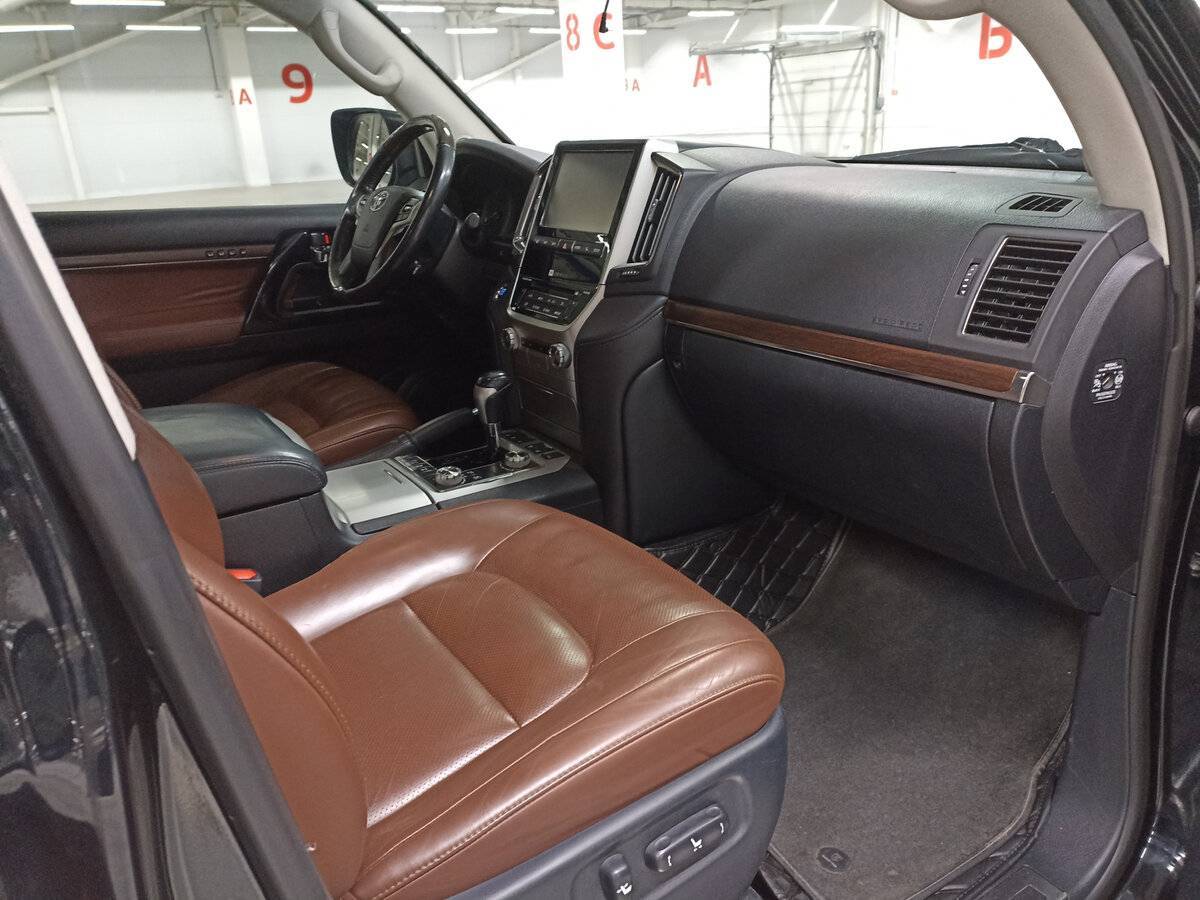 Купить Toyota Land Cruiser с пробегом. Фото: #10