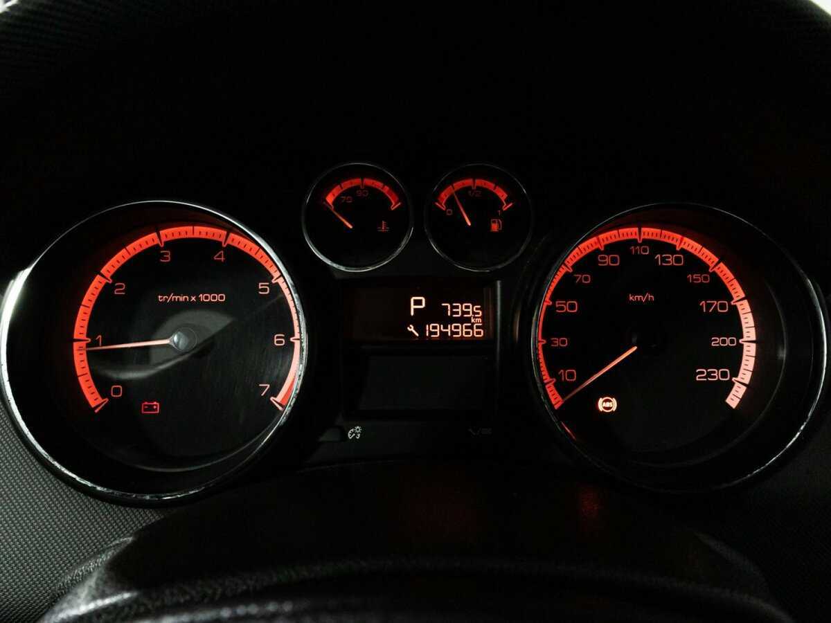 Купить Peugeot 308 с пробегом. Фото: #11