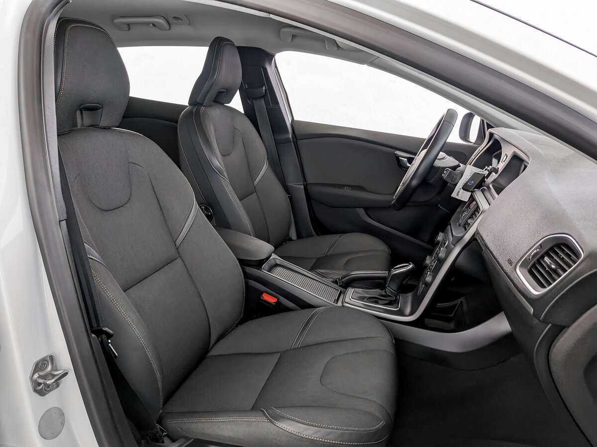 Купить Volvo V40 Cross Country с пробегом. Фото: #18