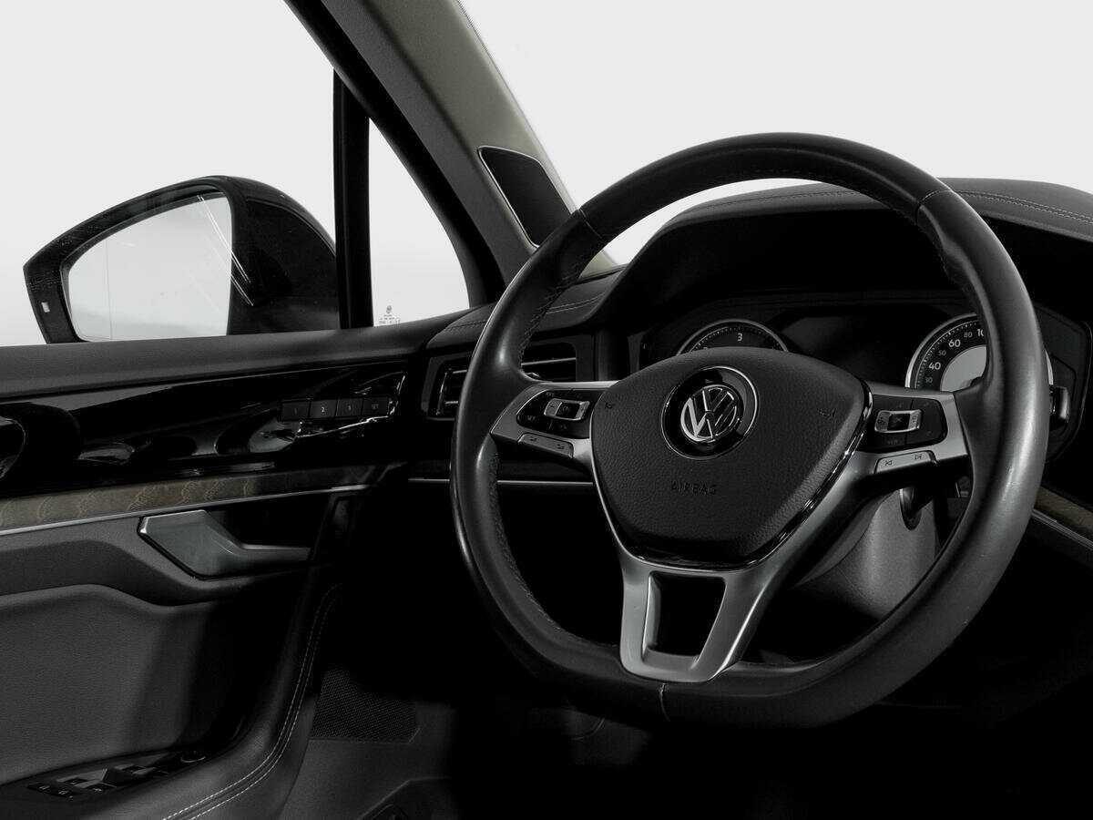 Купить Volkswagen Touareg с пробегом. Фото: #15