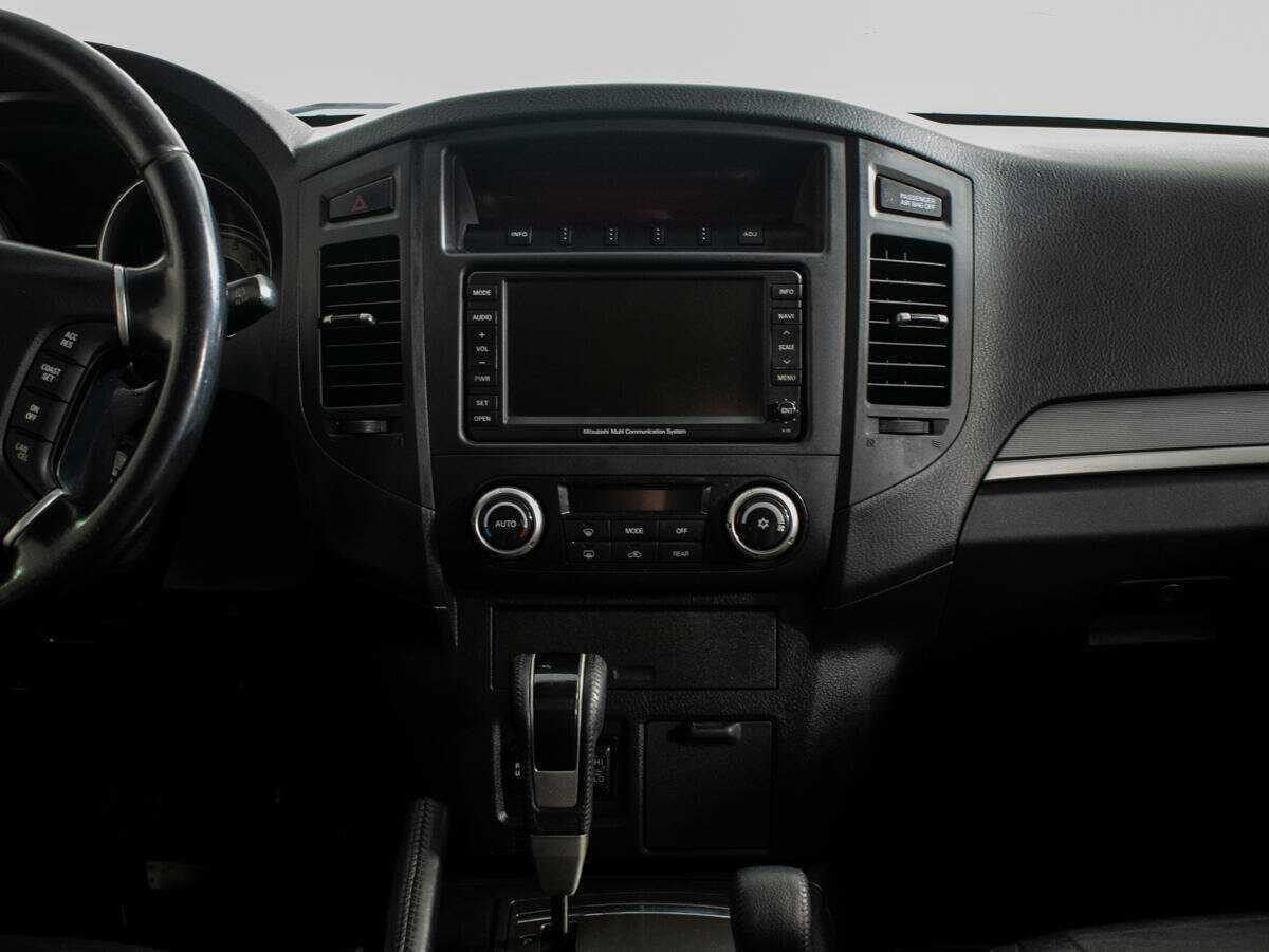 Купить Mitsubishi Pajero с пробегом. Фото: #8