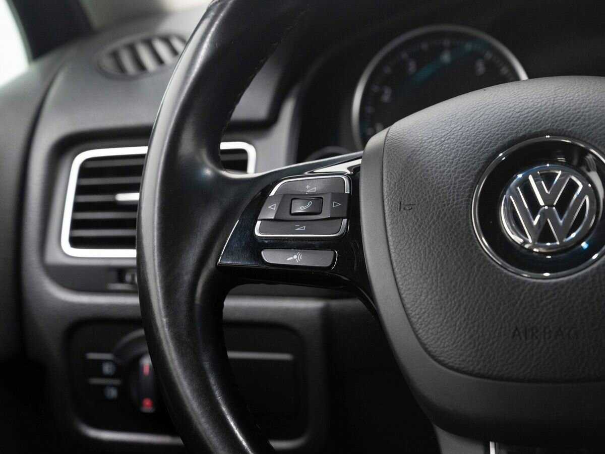 Купить Volkswagen Touareg с пробегом. Фото: #16