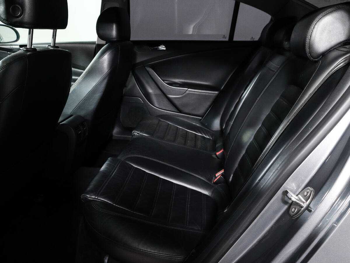 Купить Volkswagen Passat с пробегом. Фото: #9