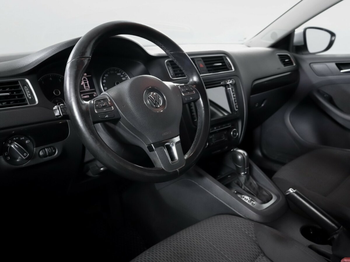 Купить Volkswagen Jetta с пробегом. Фото: #9