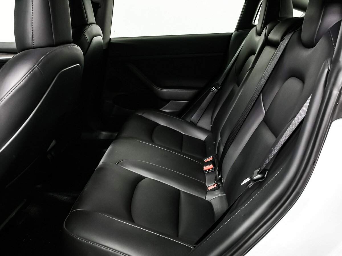 Купить Tesla Model 3 с пробегом. Фото: #11