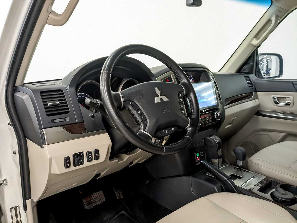 Купить Mitsubishi Pajero с пробегом. Фото: #15