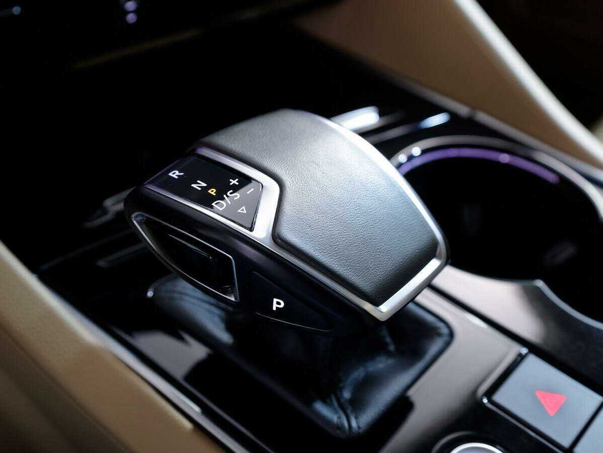 Купить Volkswagen Touareg с пробегом. Фото: #16