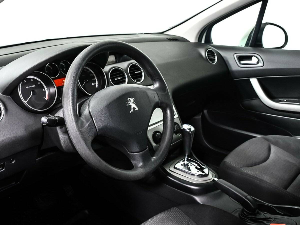 Купить Peugeot 408 с пробегом. Фото: #11