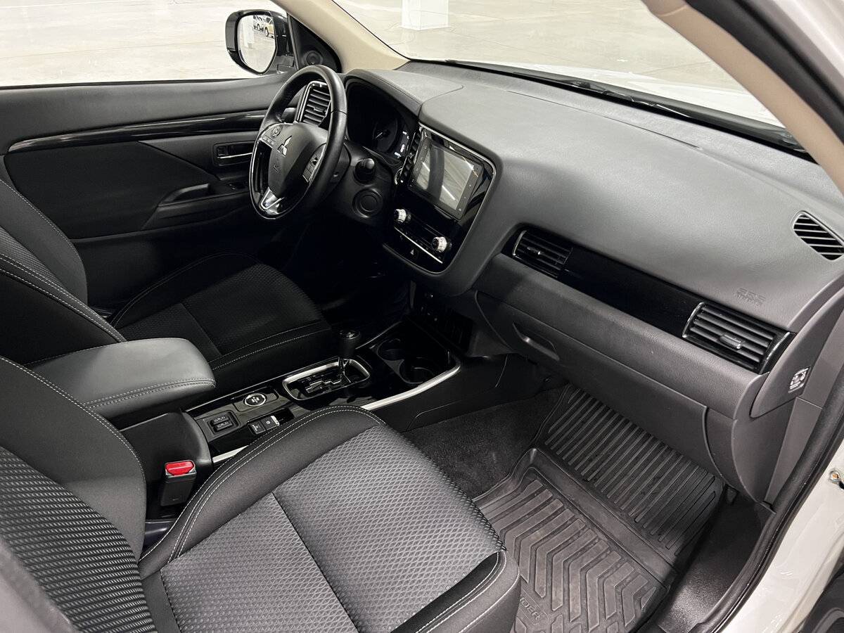 Купить Mitsubishi Outlander с пробегом. Фото: #10