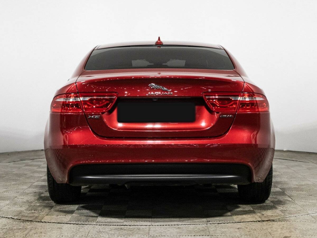 Купить Jaguar XE с пробегом. Фото: #5