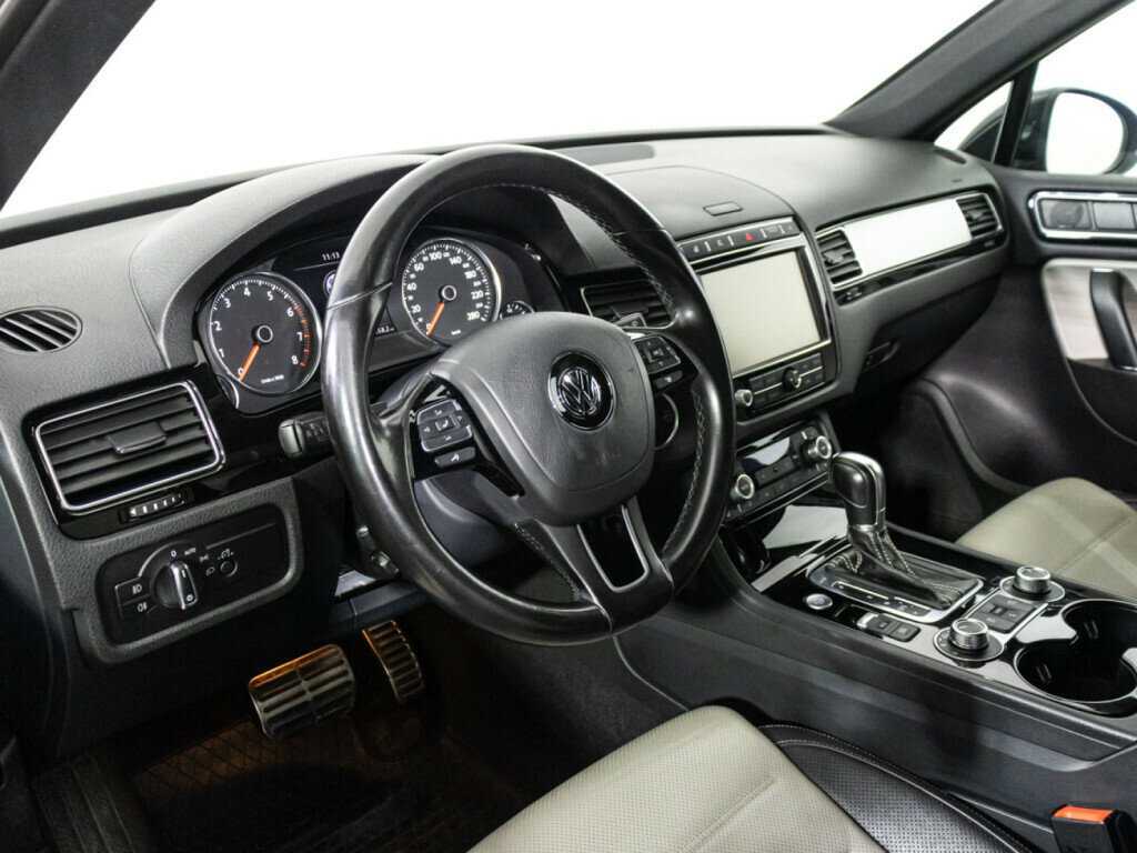 Купить Volkswagen Touareg с пробегом. Фото: #10