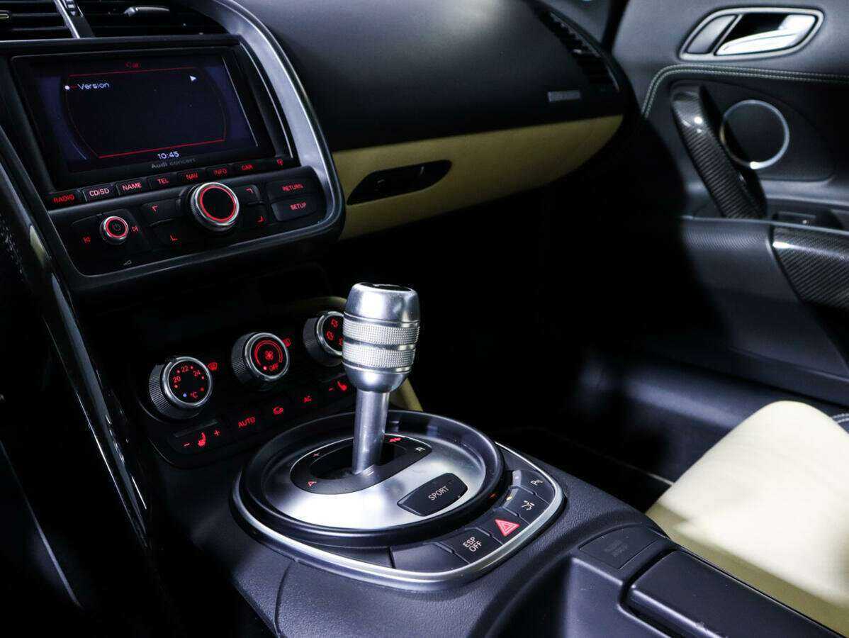Купить Audi R8 с пробегом. Фото: #28