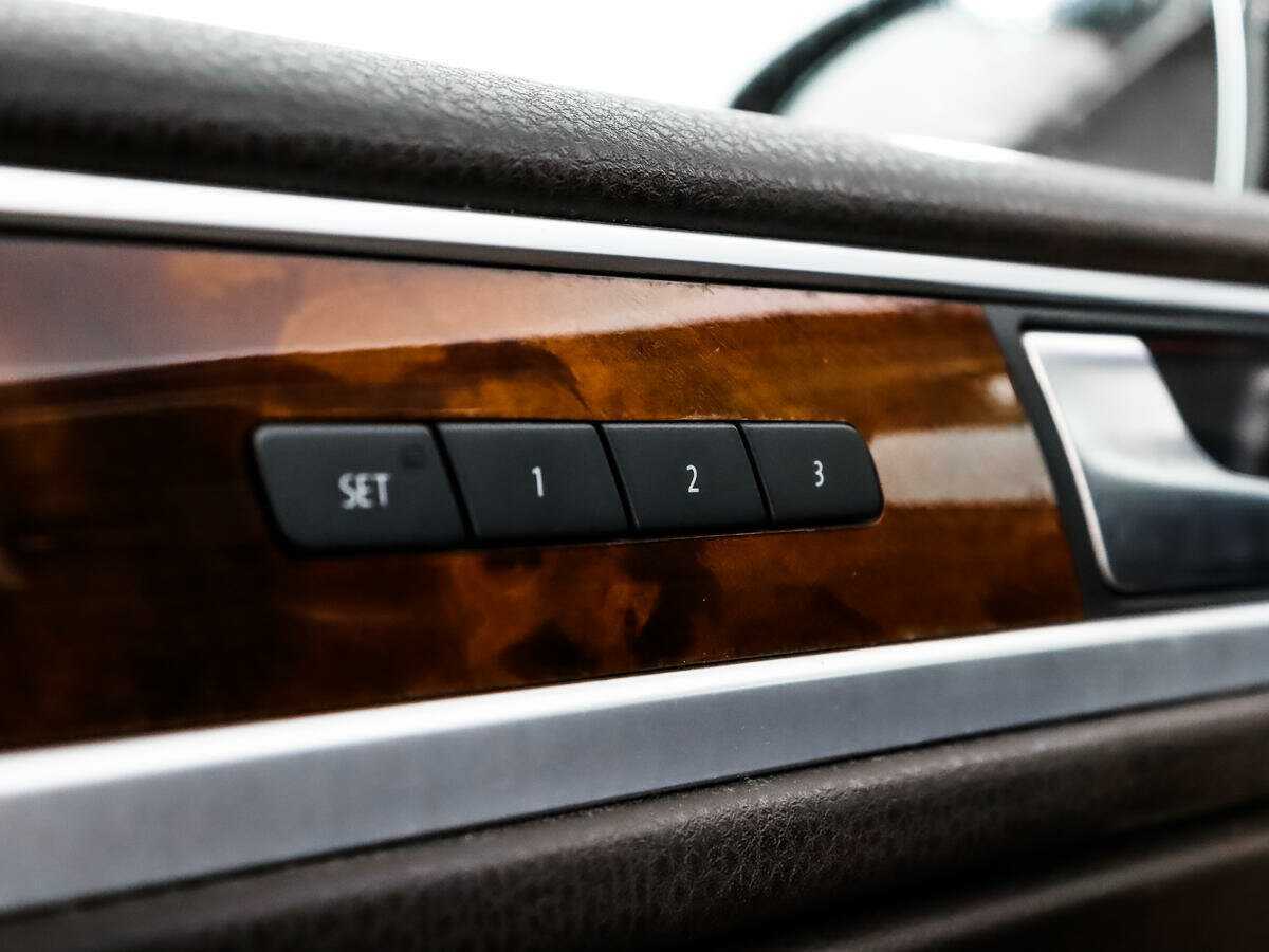 Купить Volkswagen Touareg с пробегом. Фото: #9