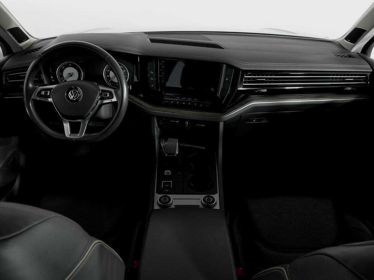 Купить Volkswagen Touareg с пробегом. Фото: #11