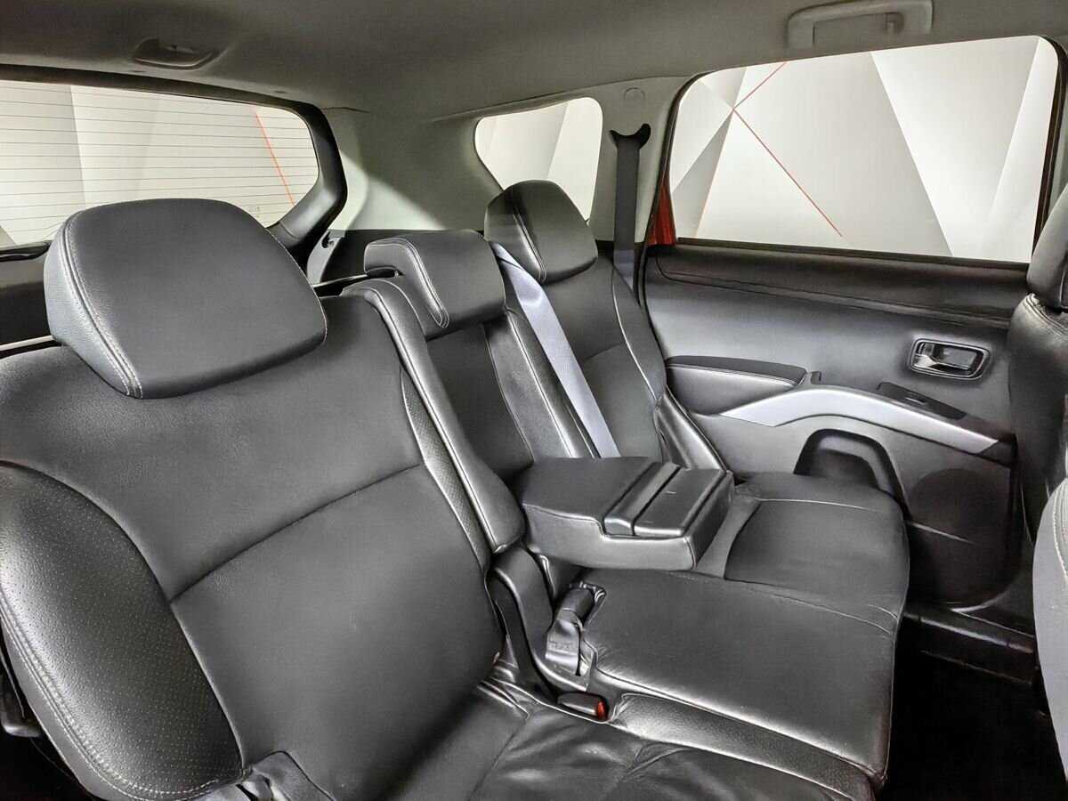 Купить Mitsubishi Outlander с пробегом. Фото: #11
