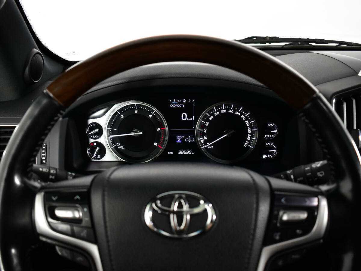 Купить Toyota Land Cruiser с пробегом. Фото: #10