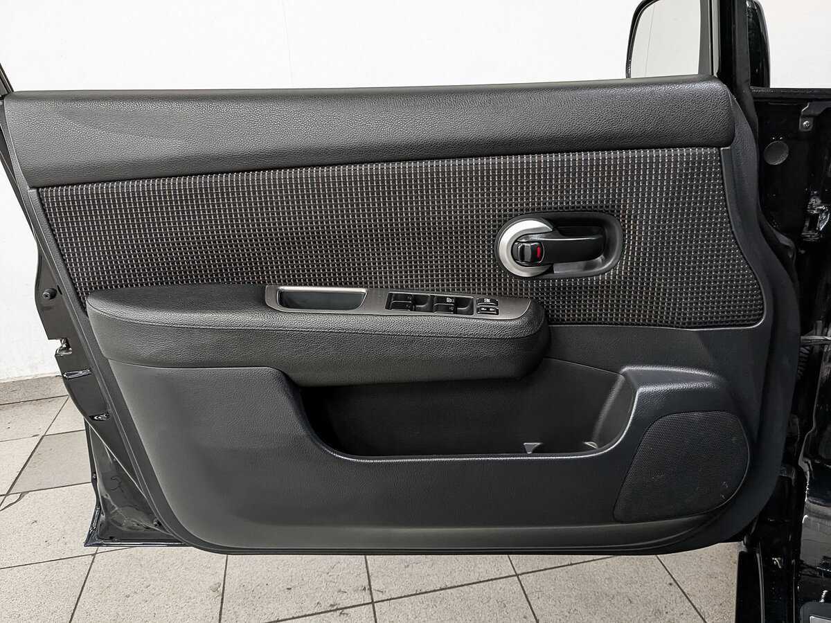 Купить Nissan Tiida с пробегом. Фото: #18