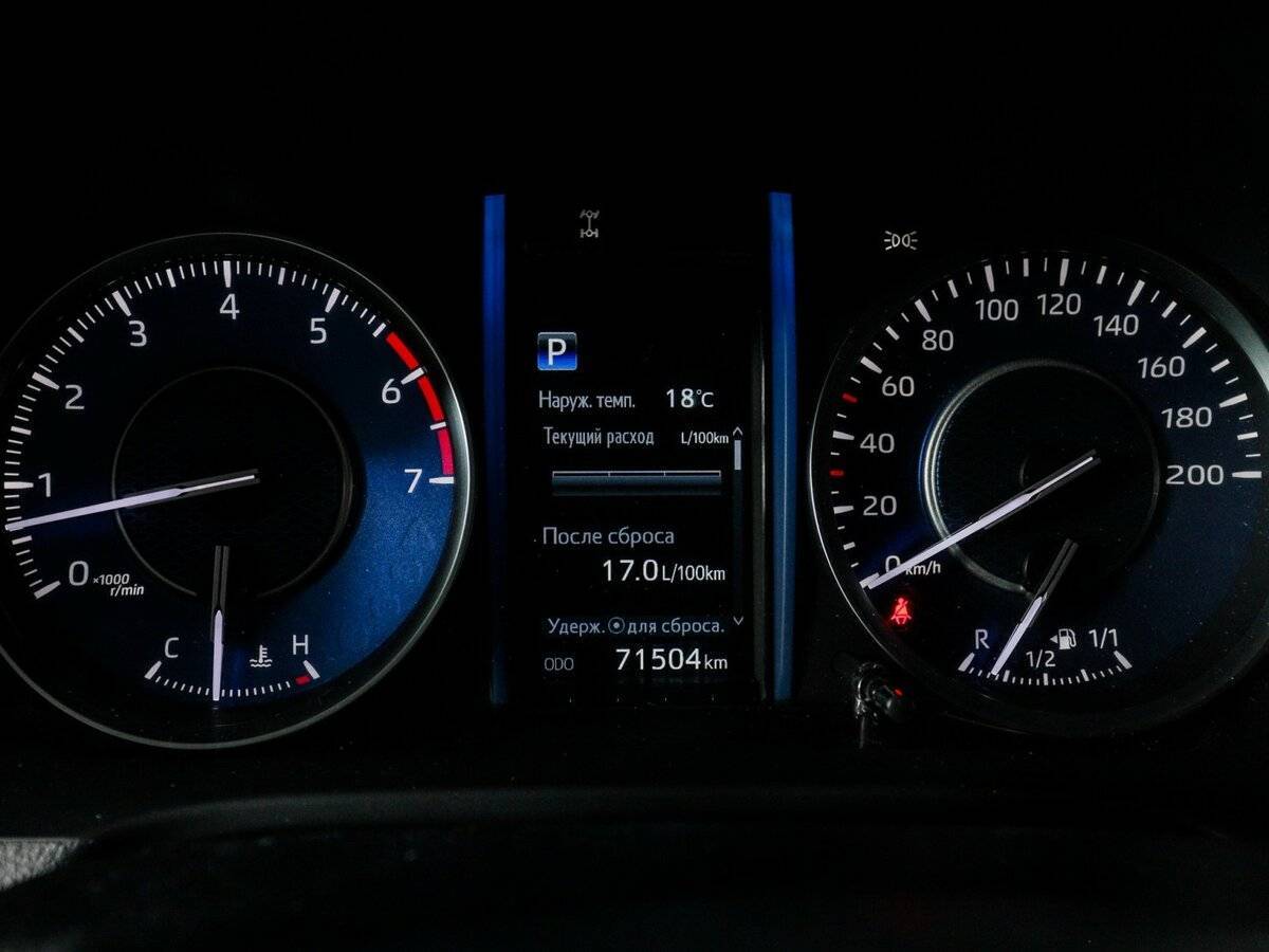 Купить Toyota Fortuner с пробегом. Фото: #4