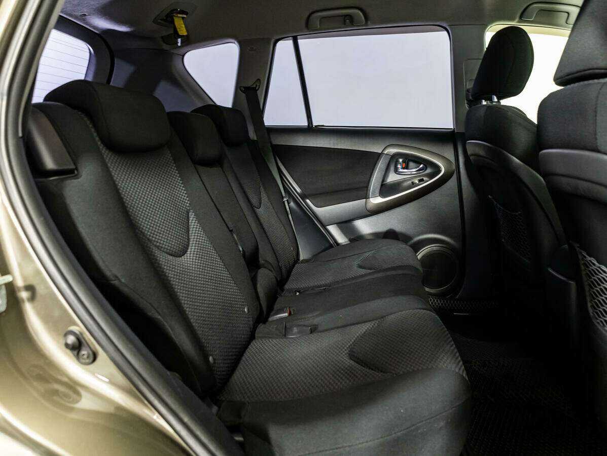 Купить Toyota RAV4 с пробегом. Фото: #9