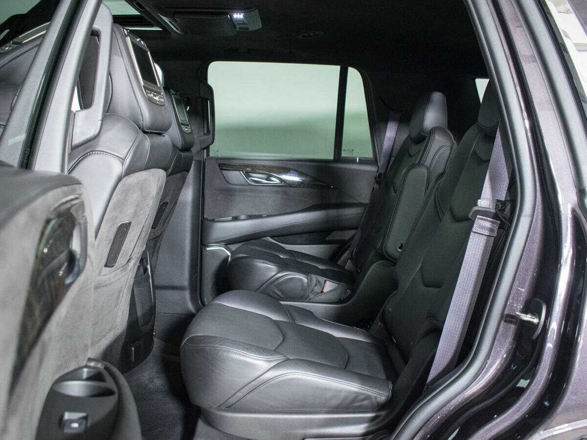 Купить Cadillac Escalade с пробегом. Фото: #9