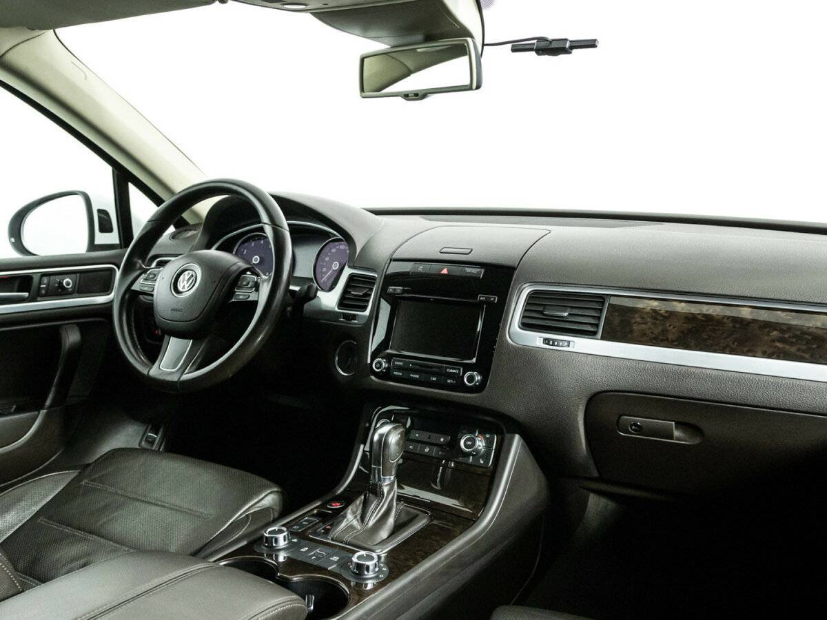 Купить Volkswagen Touareg с пробегом. Фото: #8