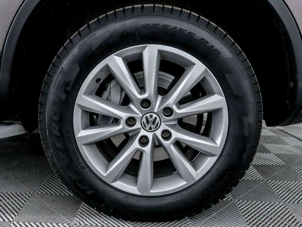 Купить Volkswagen Touareg с пробегом. Фото: #11