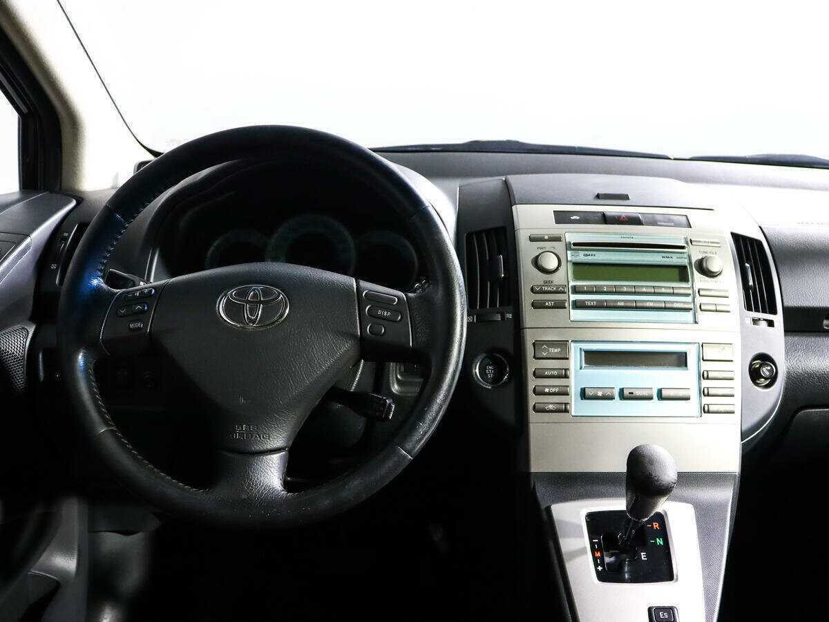 Купить Toyota Corolla Verso с пробегом. Фото: #11