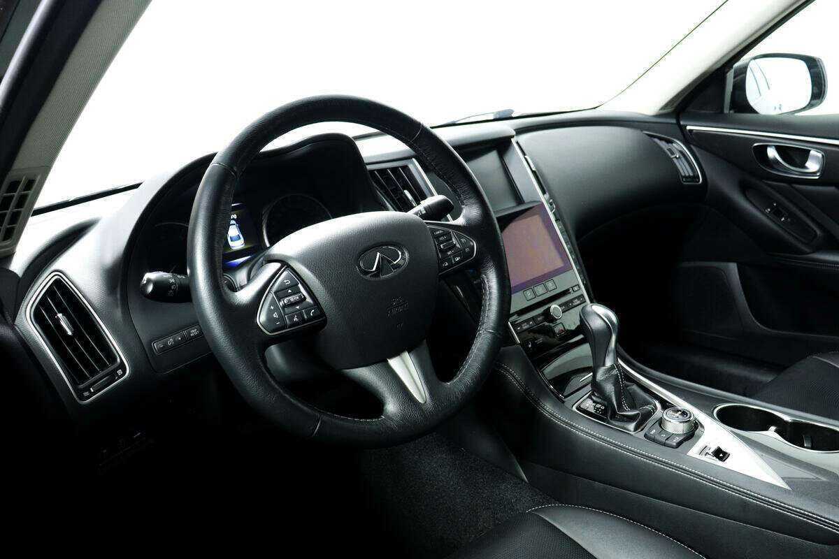 Купить Infiniti Q50 с пробегом. Фото: #10