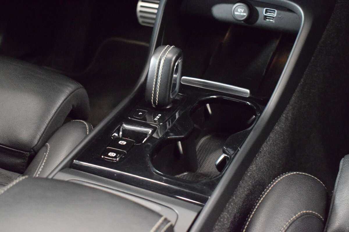 Купить Volvo XC40 с пробегом. Фото: #15