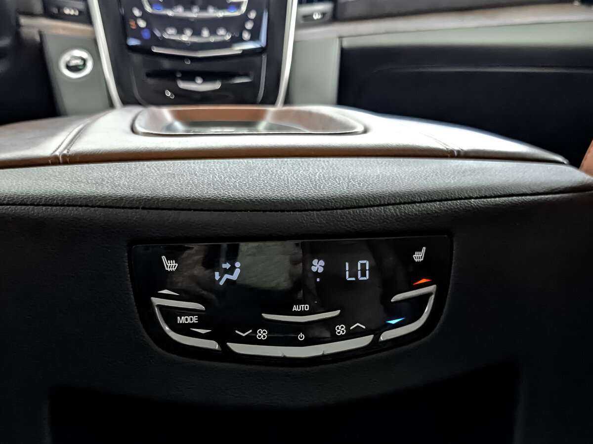 Купить Cadillac Escalade с пробегом. Фото: #20