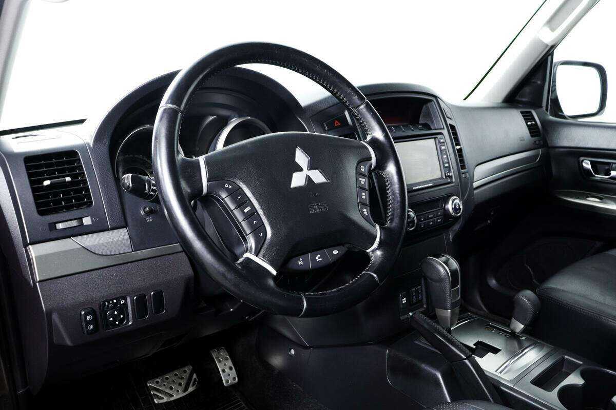 Купить Mitsubishi Pajero с пробегом. Фото: #11