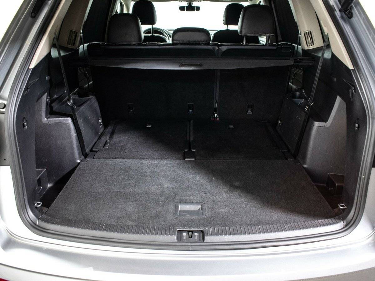 Купить Volkswagen Teramont с пробегом. Фото: #12